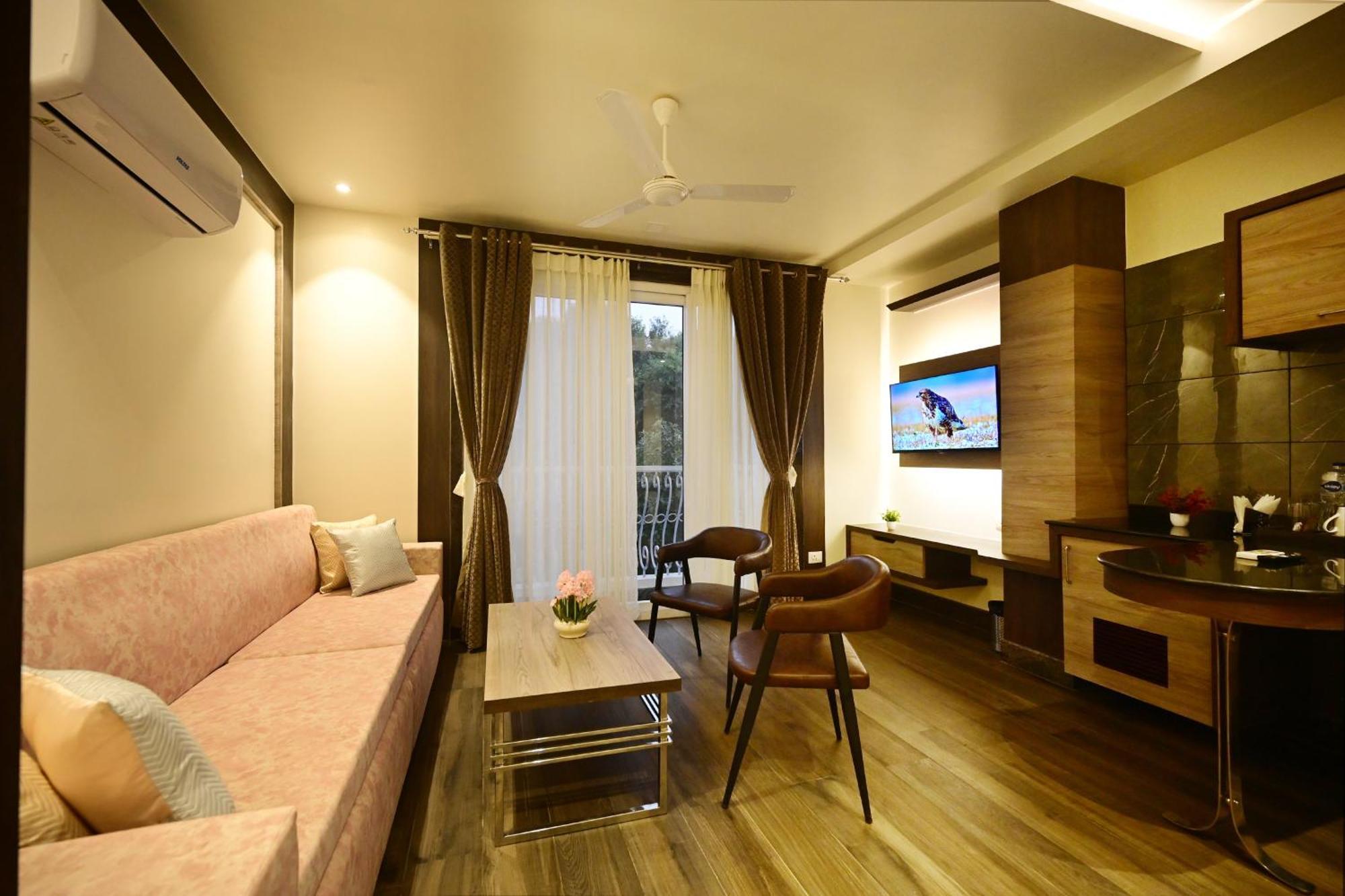 Coco Cabana Varanasi Bagian luar foto