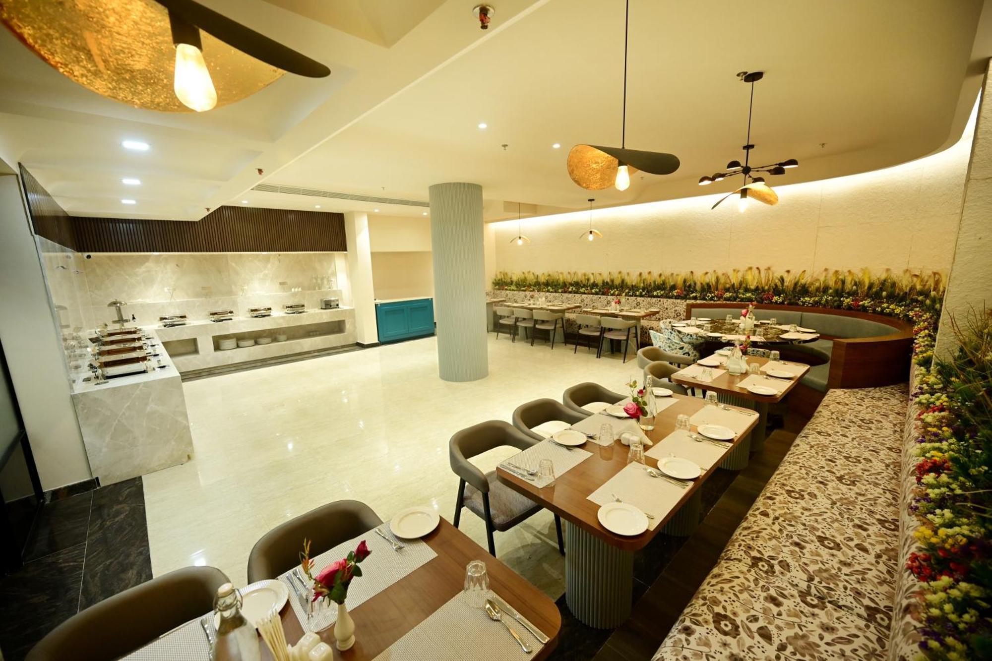 Coco Cabana Varanasi Bagian luar foto