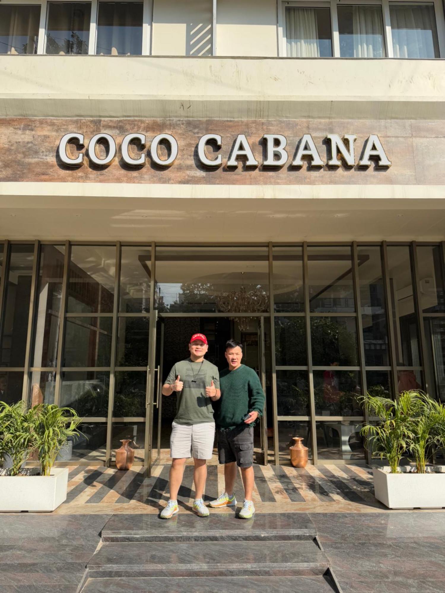 Coco Cabana Varanasi Bagian luar foto